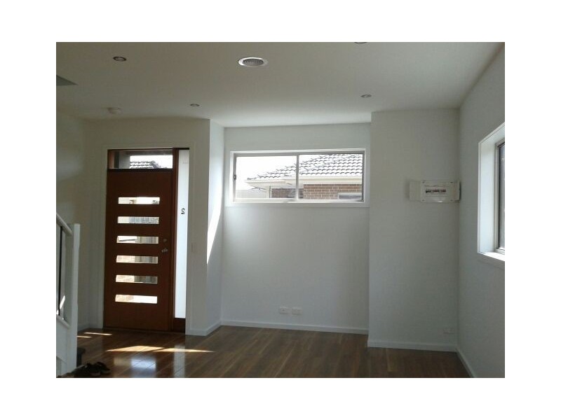 2/30 Spring Street, Thomastown VIC 3074