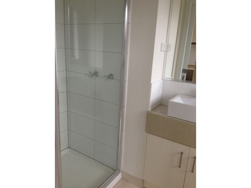 2/6 Dickens Street, Lalor VIC 3075