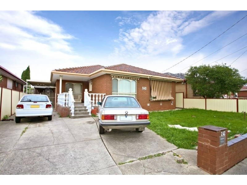 242 Edgars Road, Thomastown VIC 3074
