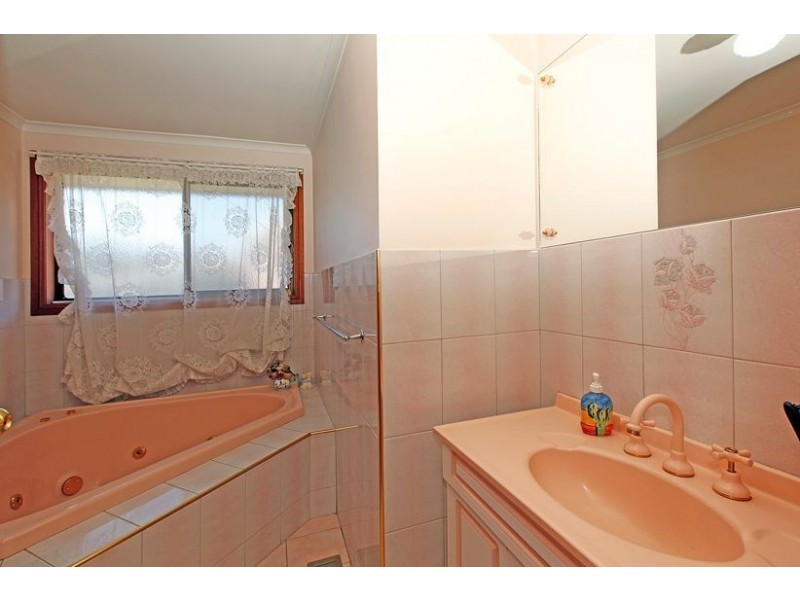 2 Clement Court, Mill Park VIC 3082