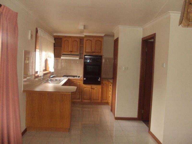 2/38 Moorhead Drive, Mill Park VIC 3082