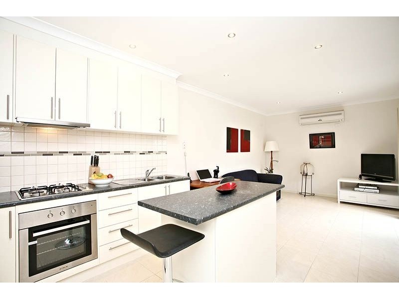 2/25 Pleasant Road, Thomastown VIC 3074