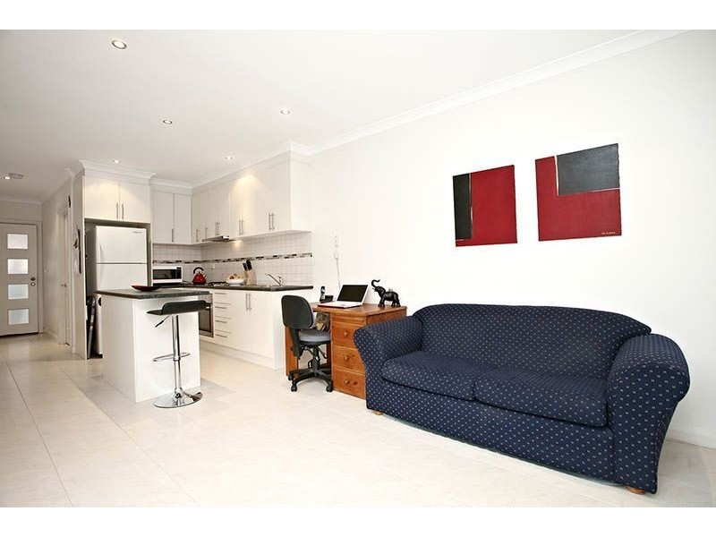 2/25 Pleasant Road, Thomastown VIC 3074