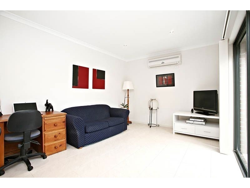 2/25 Pleasant Road, Thomastown VIC 3074