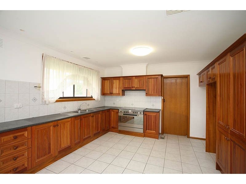 76 Victoria Drive, Thomastown VIC 3074