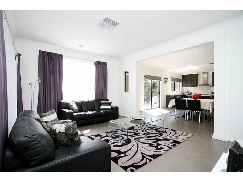 16 Rosleigh Drive, Craigieburn VIC 3064