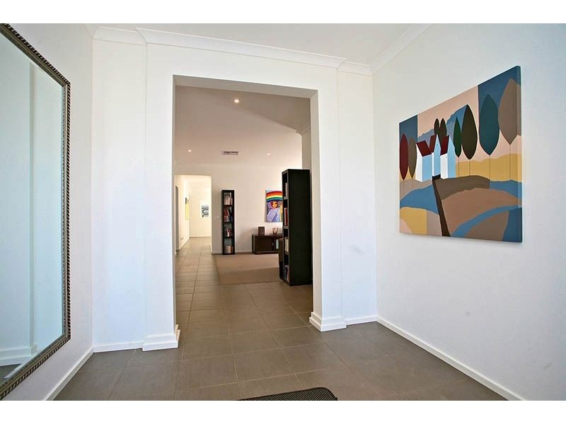 16 Rosleigh Drive, Craigieburn VIC 3064