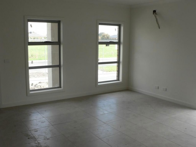 2/9 Chettam Street, Epping VIC 3076