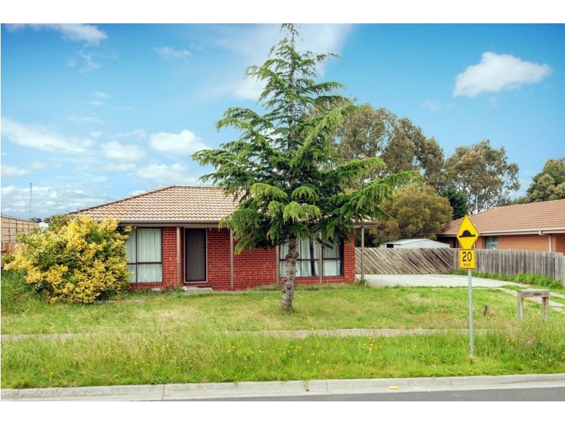 22 Crampton Crescent, Mill Park VIC 3082