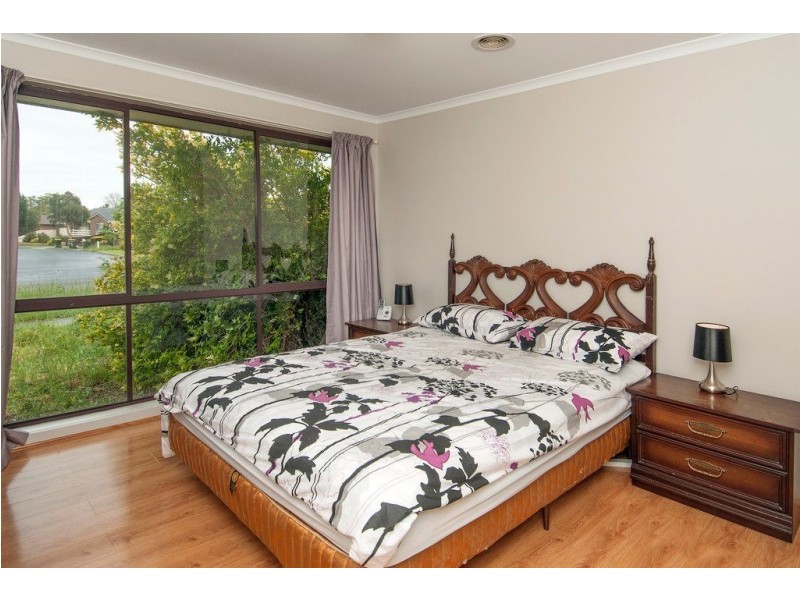 22 Crampton Crescent, Mill Park VIC 3082