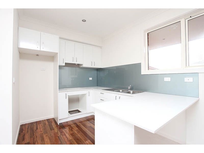 2/17 Ruthven Crescent, Lalor VIC 3075