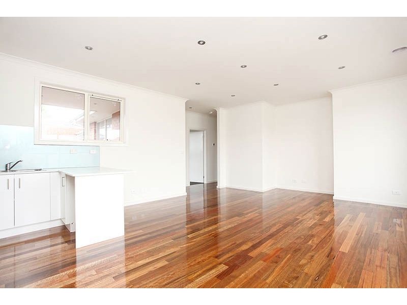 2/17 Ruthven Crescent, Lalor VIC 3075