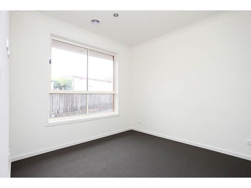 2/17 Ruthven Crescent, Lalor VIC 3075