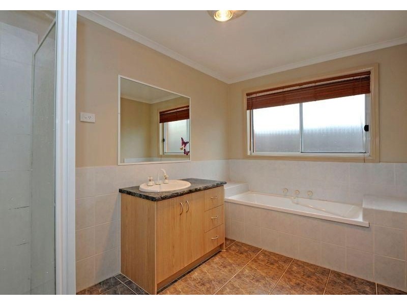 15 Marjory Street, Thomastown VIC 3074