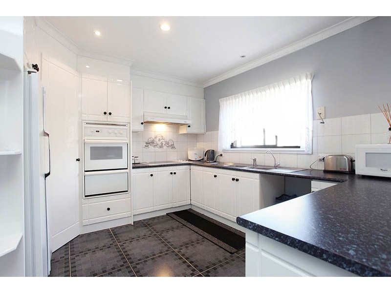 1 Linton Drive, Thomastown VIC 3074