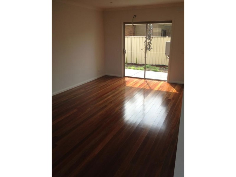 2/13 Cedar Street, Thomastown VIC 3074