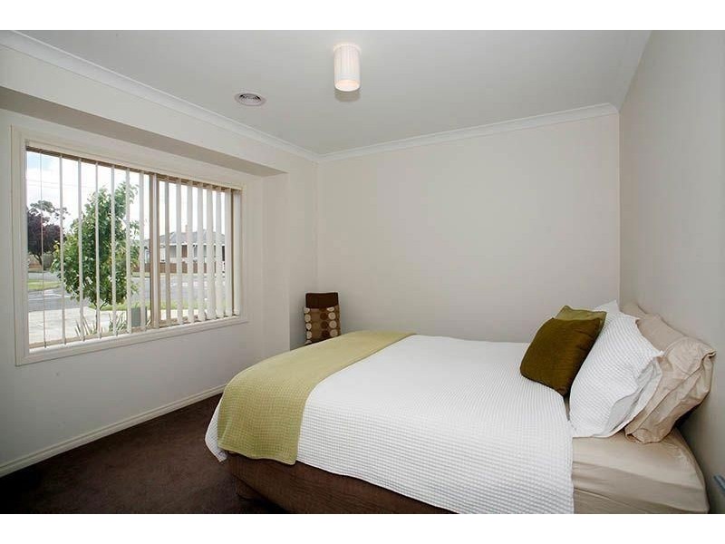 33 Dickens Street, Lalor VIC 3075