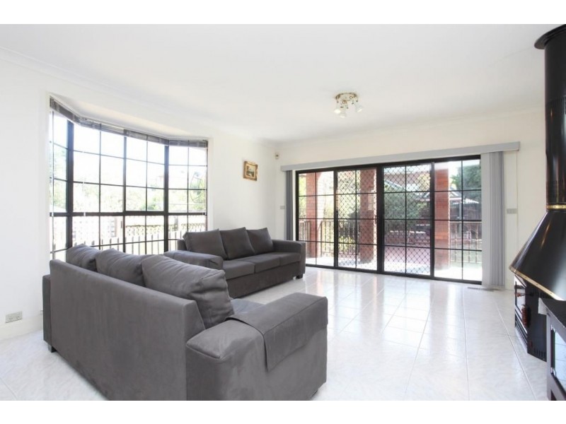 24 Pulford Crescent, Mill Park VIC 3082