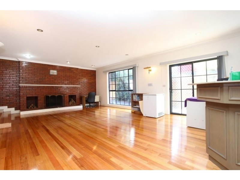 24 Pulford Crescent, Mill Park VIC 3082