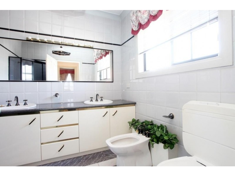 24 Pulford Crescent, Mill Park VIC 3082