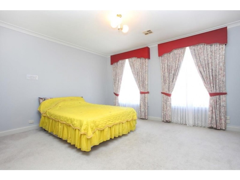 24 Pulford Crescent, Mill Park VIC 3082