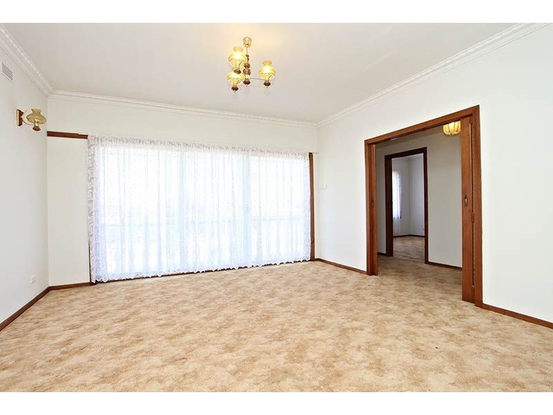 50 Oxford Drive, Thomastown VIC 3074