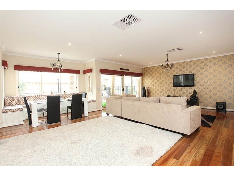 8 Mosaic Drive, Lalor VIC 3075