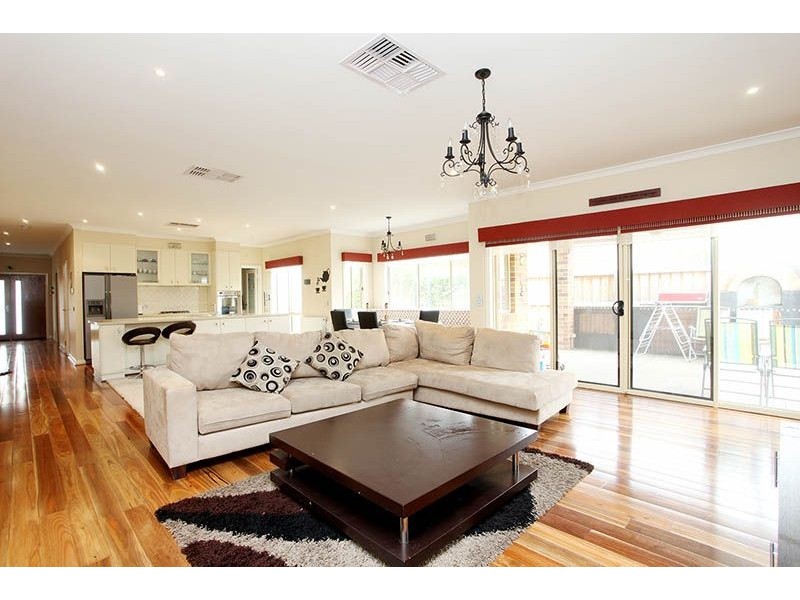 8 Mosaic Drive, Lalor VIC 3075