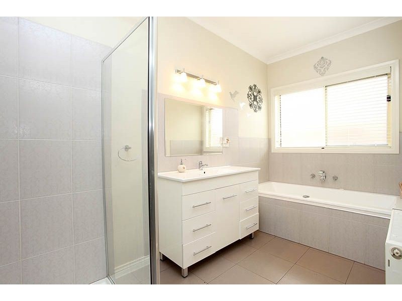 8 Mosaic Drive, Lalor VIC 3075