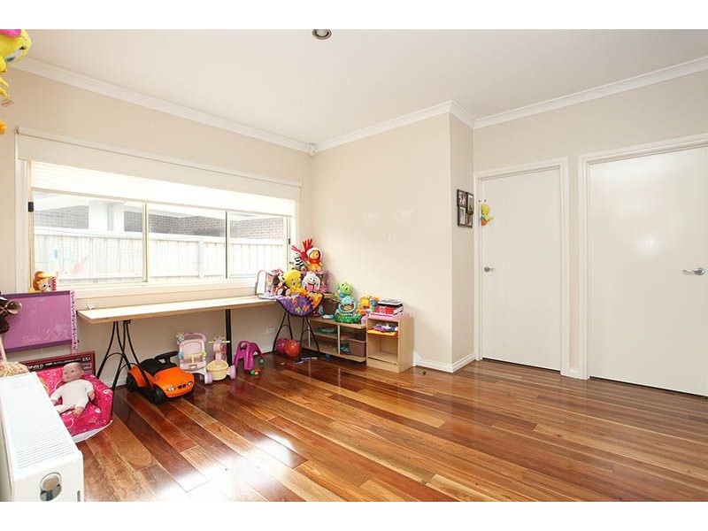 8 Mosaic Drive, Lalor VIC 3075