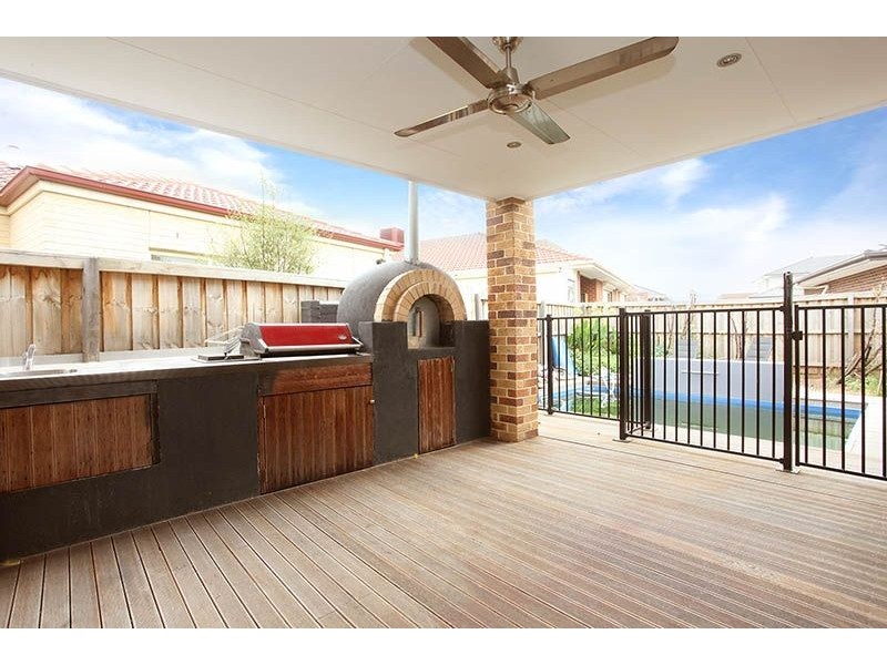 8 Mosaic Drive, Lalor VIC 3075