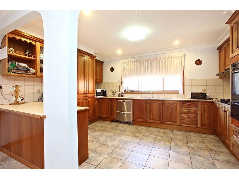 112 Barry Road, Thomastown VIC 3074