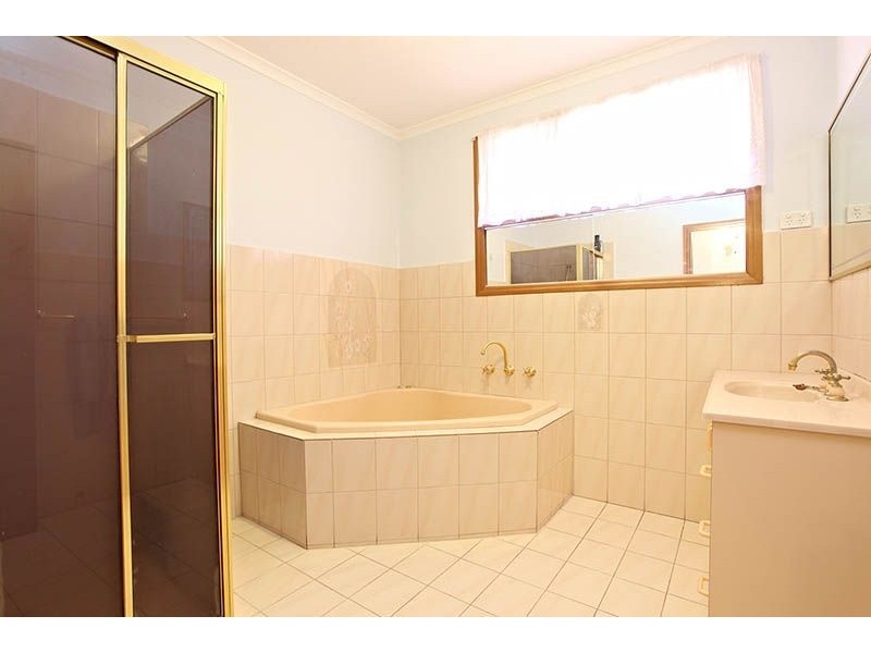 112 Barry Road, Thomastown VIC 3074