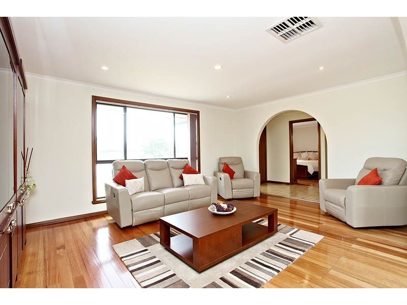 9 Sheila Court, Thomastown VIC 3074