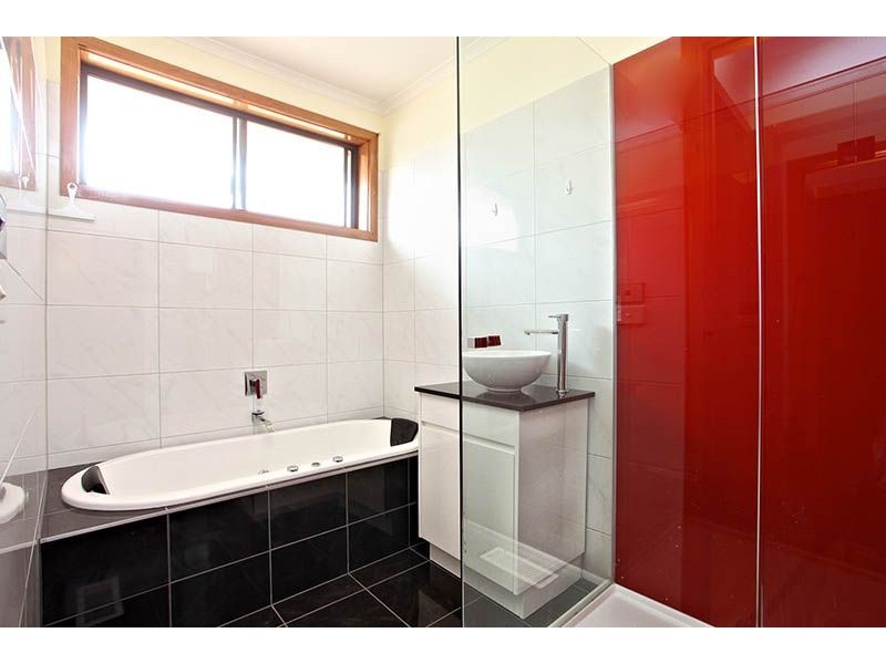 51 Fernshaw Street, Thomastown VIC 3074