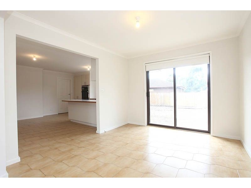 1/10 Winchester Avenue, Epping VIC 3076