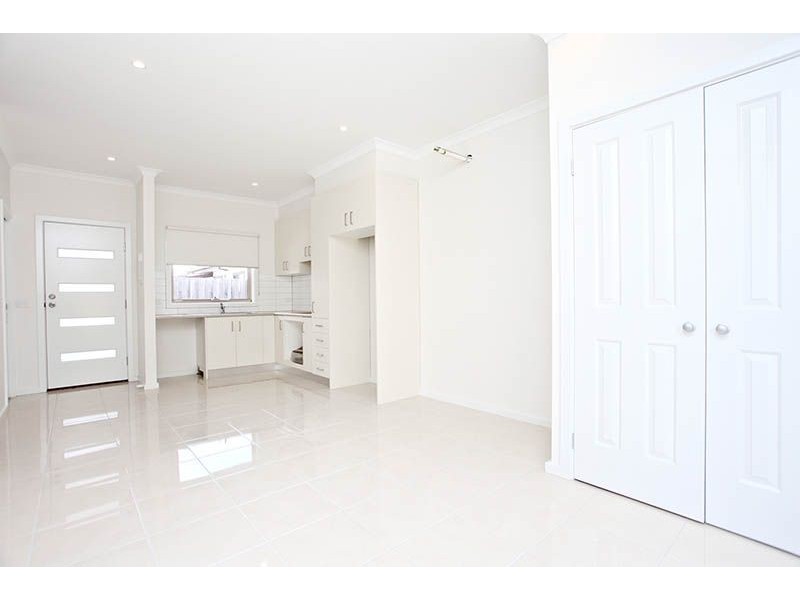 2/6 Dickens Street, Lalor VIC 3075