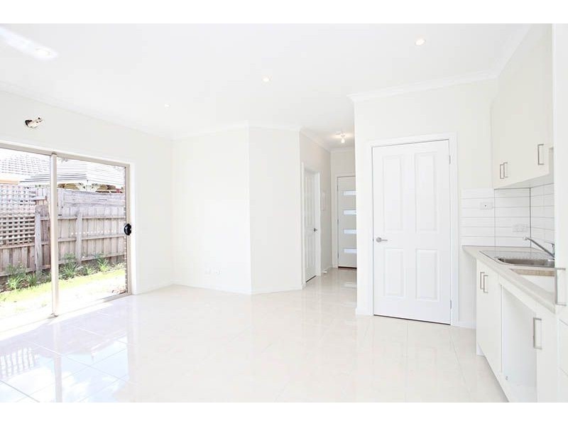 2/6 Dickens Street, Lalor VIC 3075