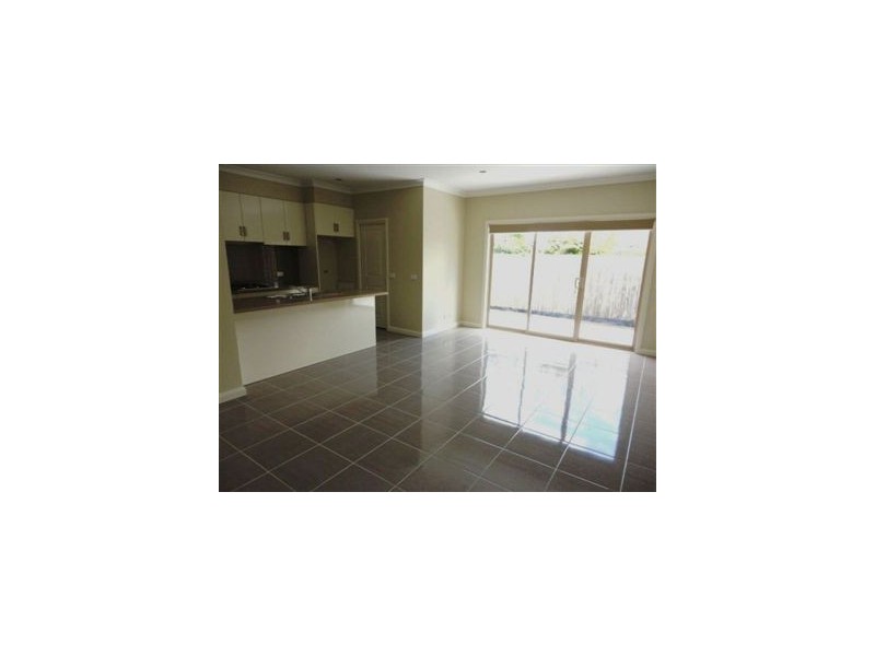 2/19 Lloyd ave, Epping VIC 3076