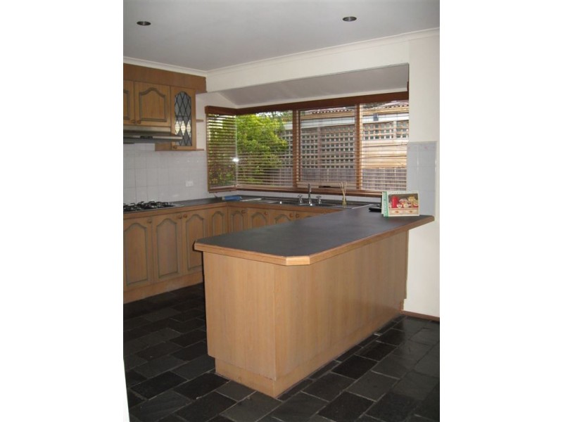 11 Tench Court, Mill Park VIC 3082