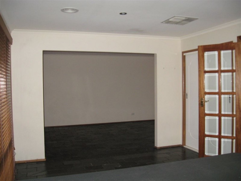 11 Tench Court, Mill Park VIC 3082