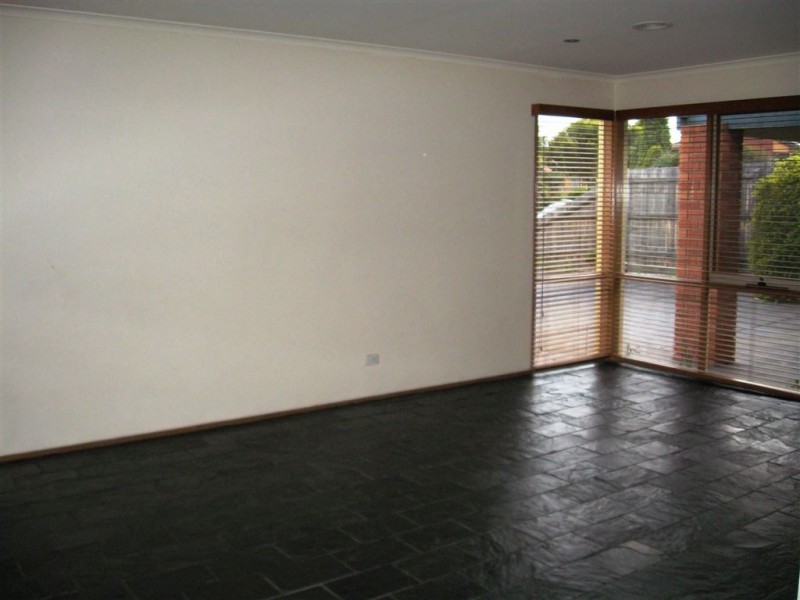 11 Tench Court, Mill Park VIC 3082