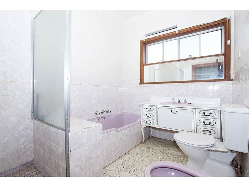 102 Melbourne Avenue, Glenroy VIC 3046