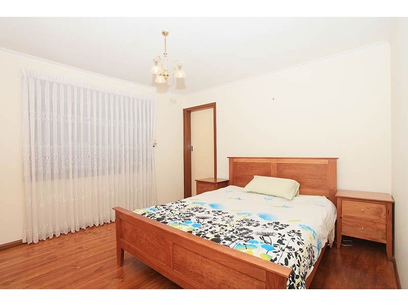 18 Lockwood Grove, Thomastown VIC 3074