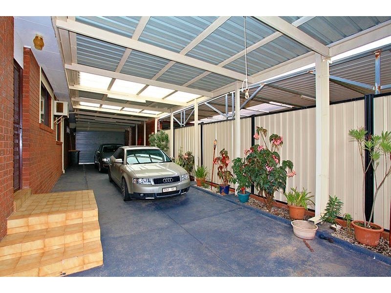 18 Lockwood Grove, Thomastown VIC 3074