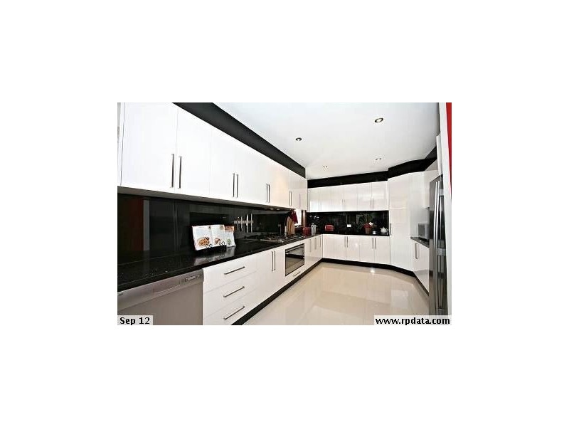 8 Ardenal Crescent, Lalor VIC 3075