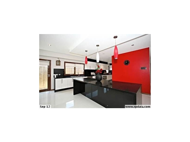 8 Ardenal Crescent, Lalor VIC 3075