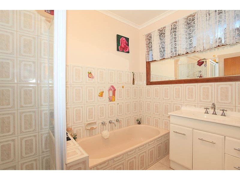 6 Redfern Close, Thomastown VIC 3074