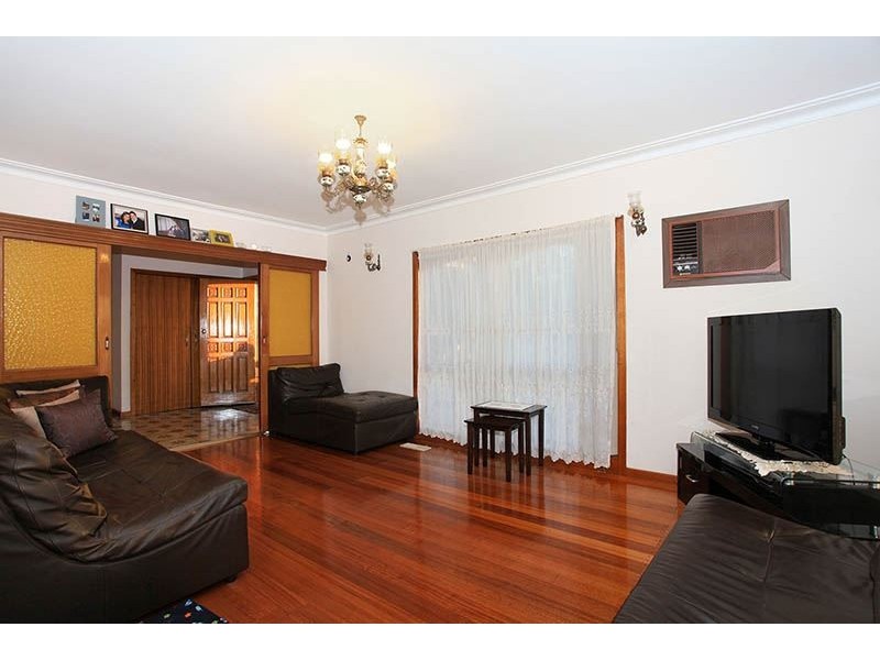 6 Redfern Close, Thomastown VIC 3074