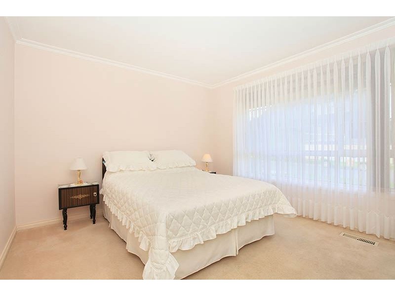 17 Ester Drive, Mill Park VIC 3082